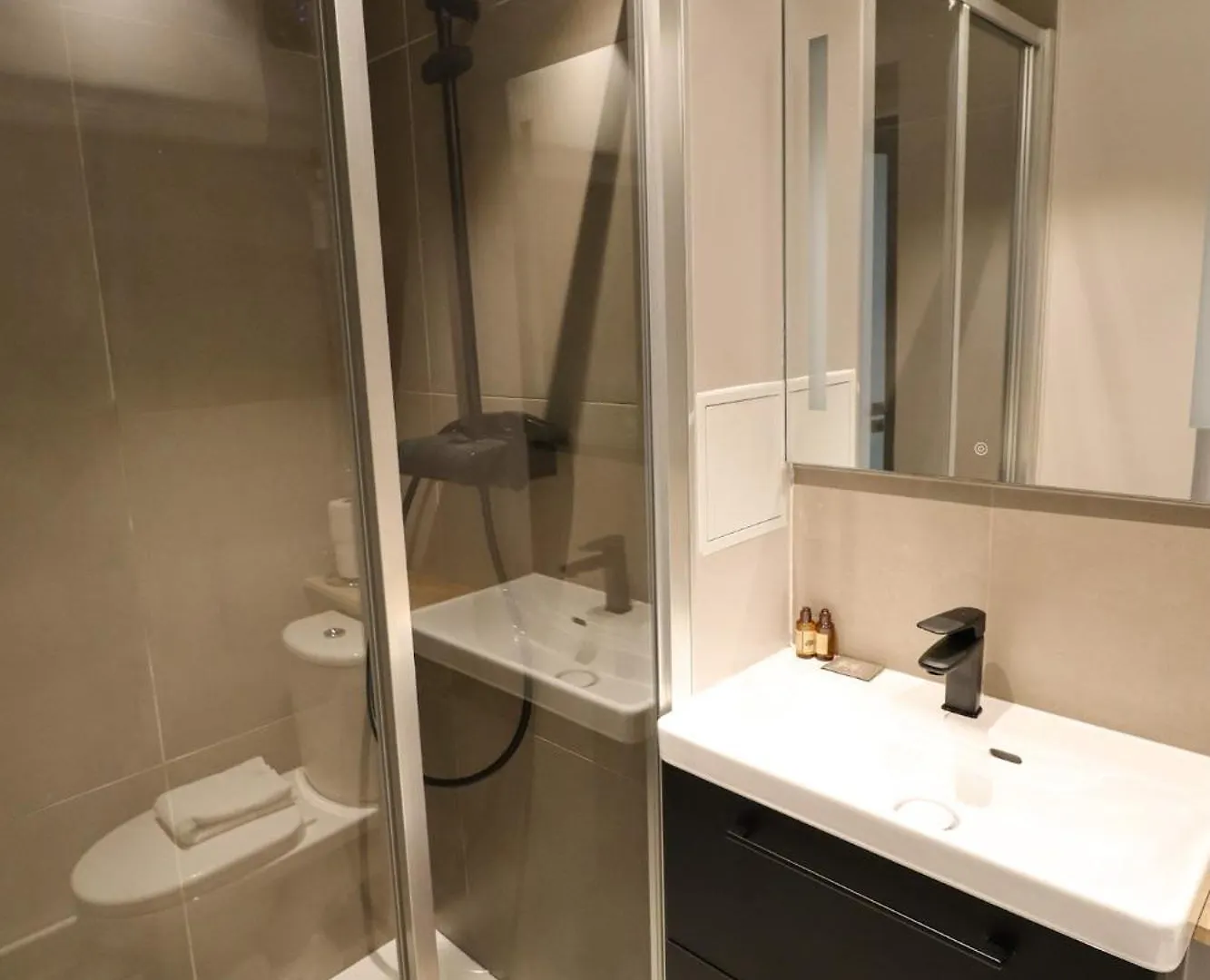 Lägenhet Appartement Cosy Tour Eiffel-Invalides Paris Frankrike